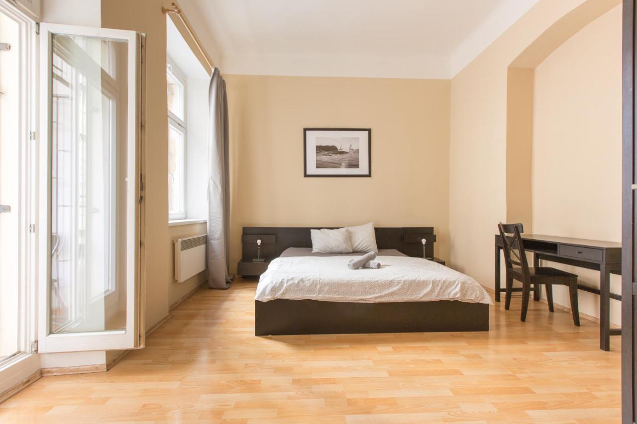 Premier Apartments Near The Museum Prag Exteriör bild