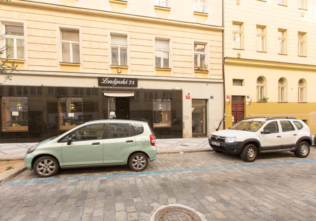 Premier Apartments Near The Museum Prag Exteriör bild